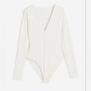 H&M V-Neck Long Sleeve Bodysuit in Cream Size S